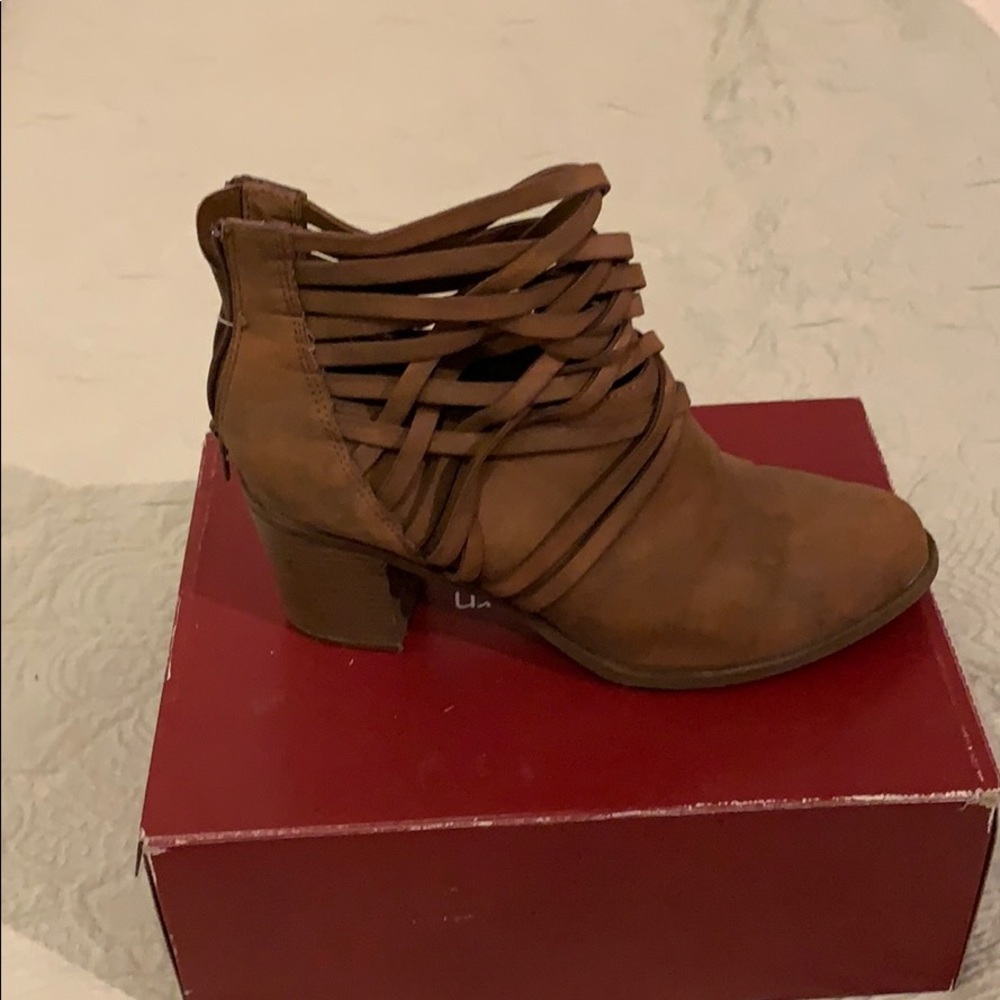 Size 10 wide